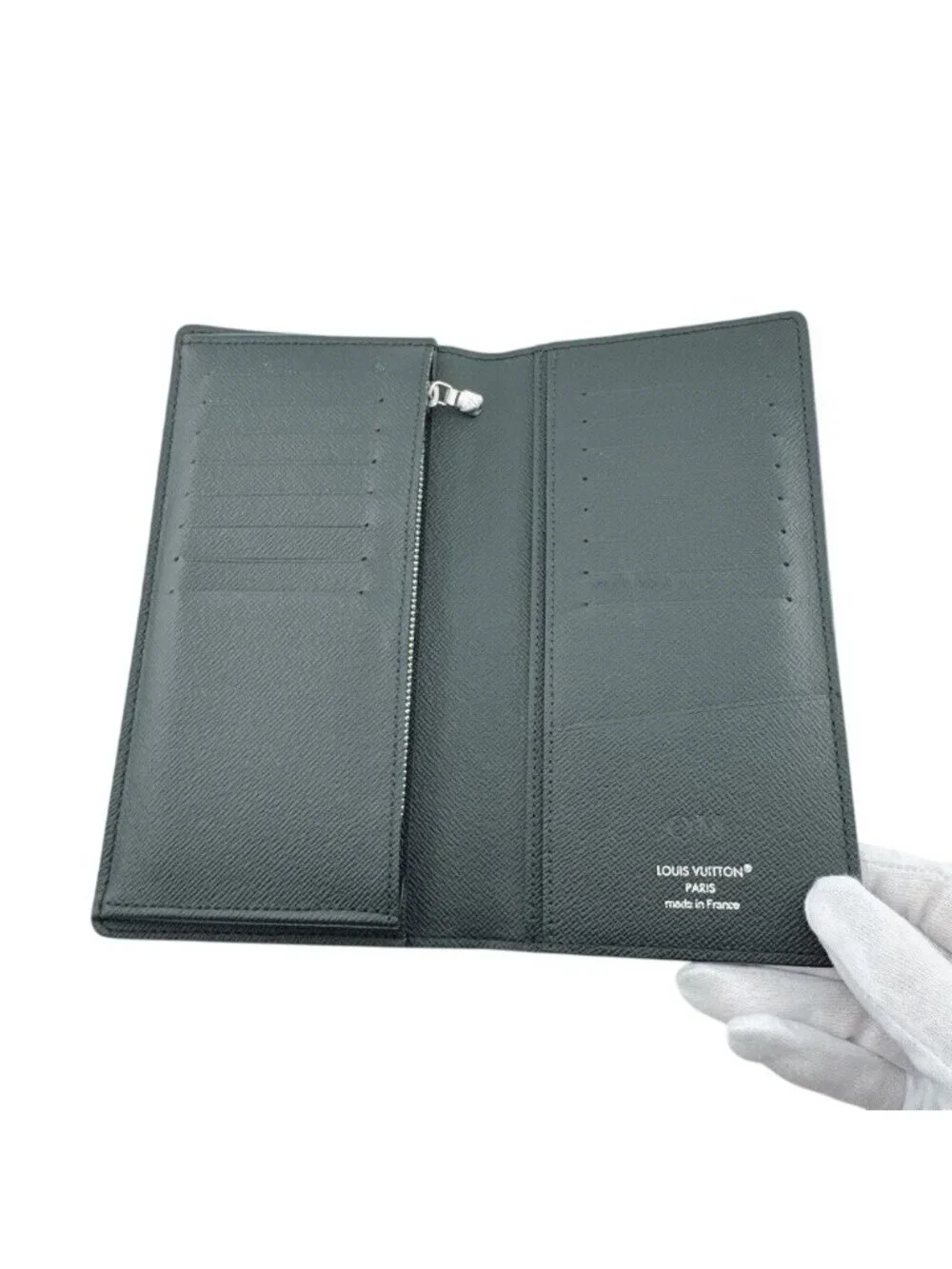 Louis Vuitton Portefeuille Brazza Taiga Wallet